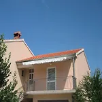 Tihi Apartment