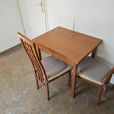 Apartment Tihi *